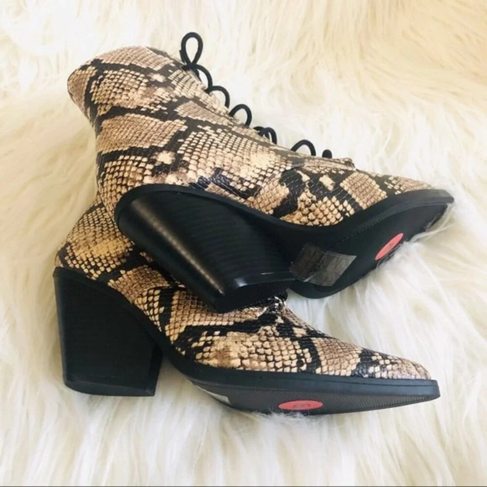 Qupid women's block heel snake skin lace front boots size 6M